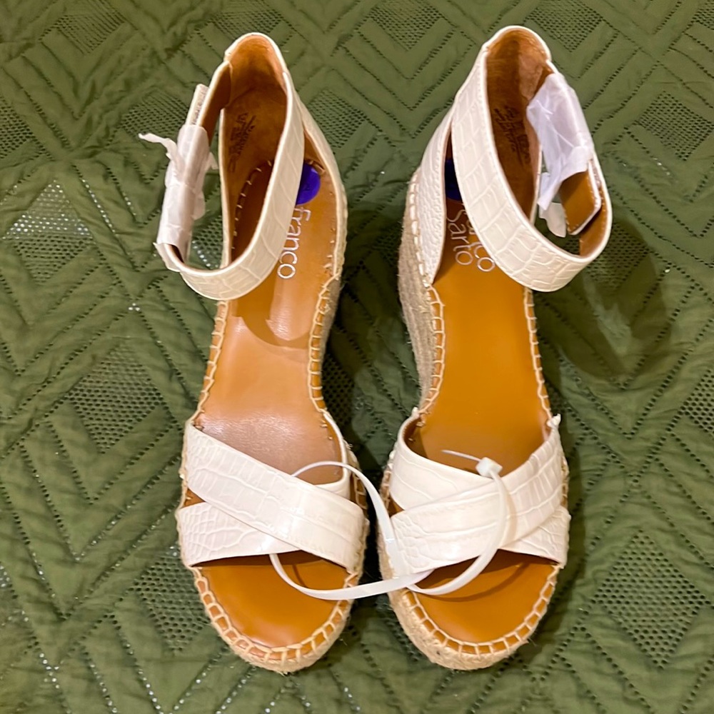 Super cute wedges NWT size 8.5